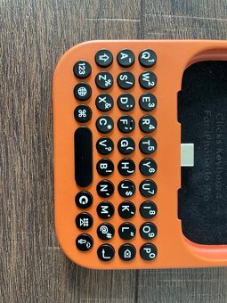 Clicks pre iPhone 16 Pro - 9