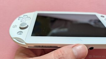 PS Vita 2000 white - 9