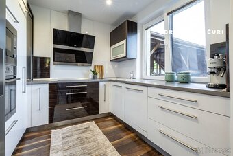 RODINNÝ DOM S BAZÉNOM NA PEREŠI - 9