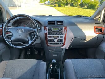 Toyota Avensis Verso 2,0 TD - 9