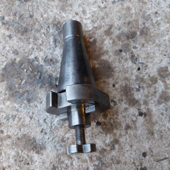 Redukcie  a upinače ISO 40 - 9