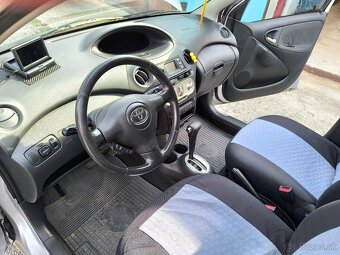 Toyota Yaris 1,3 A/T VVT-I SOL 3D - 9