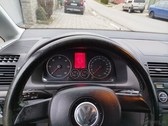 VW Touran 2.0 TDI Highline - 9