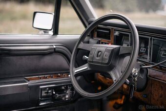 Lincoln Towncar - 9