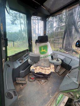 John Deere 810D - 9