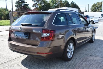 Škoda Octavia Combi 2.0 TDI 184k Style DSG 4x4 - 9