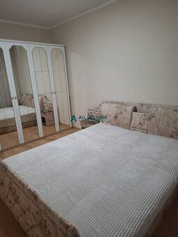 Priestranný byt v centre Bratislavy so záhradou - 9