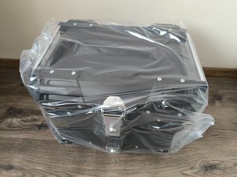Zadní motokufr TopCase 55L hliníkový černý - 9