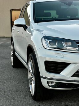 VW Touareg 3.0 TDI V6 221 kW R-Line – vzduch, Webasto, pano - 9