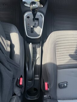 Toyota Yaris Hibrid 1.5 - 9