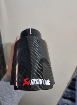 NOVÁ  Univerzálna carbon  koncovka  výfku  logo  akrapovič - 9
