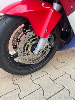 Honda CBR 600F F4i - 9