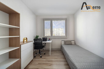 NA PREDAJ. Priestranný 3-izbový byt s loggiou - Petržalka - 9