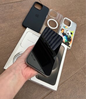 Apple iPhone 15 Pro Max 256GB Natural Titanium- top - 9