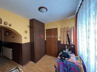 Rodinný dom s hospodárskou budovou a pekným pozemkom - DOHŇA - 9