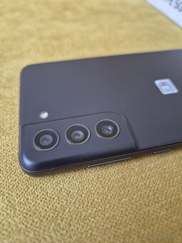 Samsung Galaxy S21 FE 5G – 8/256GB
- 9
