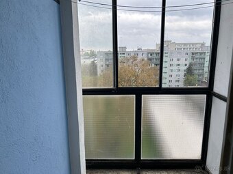 Ružinov, 2i. byt, najvyššie poschodie, tiché prostredie - 9