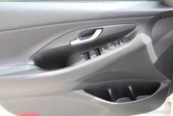 HYUNDAI i30 CW Family 1,6 CRDi 85 kW - 9