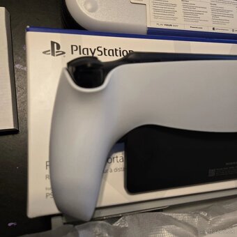 Nový PlayStation Portal Remote Player + pouzdro - 9