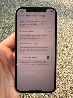 iPhone 12 - baterie 94% - 9