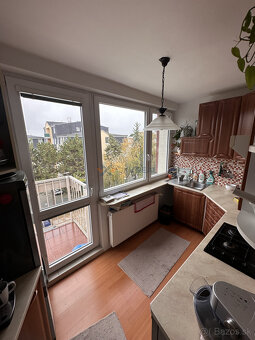 Na predaj 3-izbový byt vo Vrakúni s dvoma balkónmi - 9