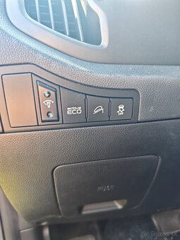 Kia Sportage 2.0-CRDI 4-WD - 9