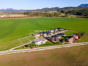 KVALITNÉ BÝVANIE - 4IZ BUNGALOVY NA SLNEČNOM POZEMKU - BELU - 9