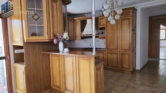 Exkluzívny 8-izbový rodinný dom s bazénom - Luxus a pohodlie - 9