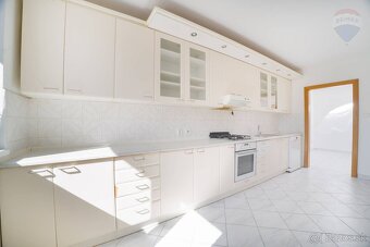 Prenájom veľkometrážneho 4 izb. bytu (145 m2) s terasou 92 m - 9