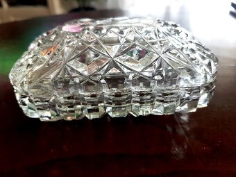 sklo: malachitové,  amfora, jantárové, krištál, soška, misa - 9