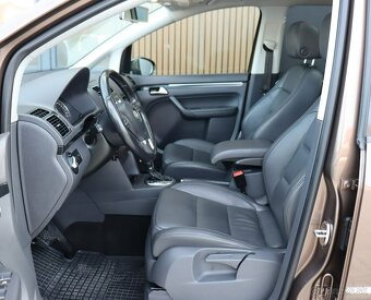 Volkswagen Touran 2.0 TDI Highline DSG - 9
