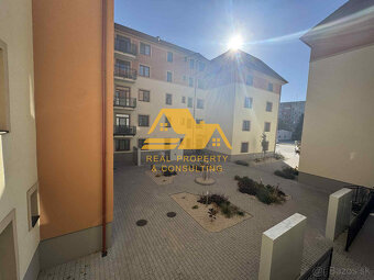 Exkluzívne Prenajmem 2 izbový byt s balkónom v Nových Zámko - 9