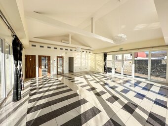 Obchodné priestory v centre mesta Žarnovica (ul. Dolná) - 9