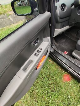 Daihatsu Sirion - 9