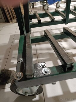 Predam vozika na velkoplosny material. - 9