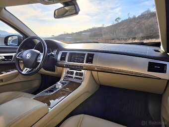 Jaguar XF 2.2D Premium Luxury - 9