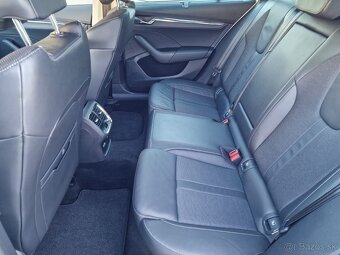 ŠKODA OCTAVIA COMBI 2.0TDI SCR STYLE DSG - 9