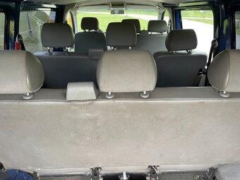 Volkswagen Transporter T5 2.5 TDi Long 9 miestny bus - 9