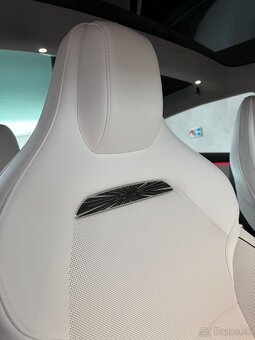 Tesla 3 Highlight performance 0-100km/h 3.1s - 9