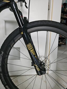 xc carbon bicykel Scott scale RC 900 sl 8.3kg s pedalmi - 9