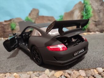 Prodám model 1:18 Porsche 911 GT3 RS - 9