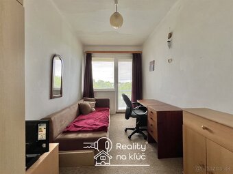 Na predaj zariadený 4-izbový byt s garážou v obci Dubník - 9