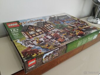 LEGO Castle 10193 Medieval Market Village (s krabicou) - 9