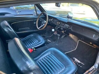 Ford Mustang Fastback A-Code z roku 1965 - 9