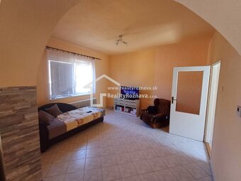 Pekný rodinný dom v obci Plešivec. - 9