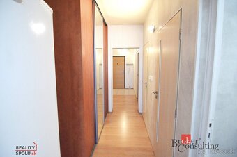 3-izbový byt v obľúbenej lokalite, 75 m2 + loggia - 9