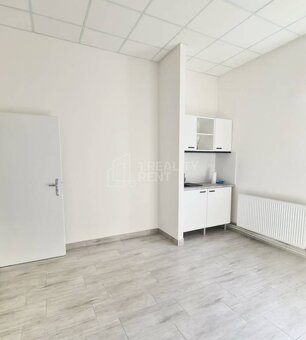 Skladové priestory s kanceláriami 186 m2 na prenájom v Žilin - 9