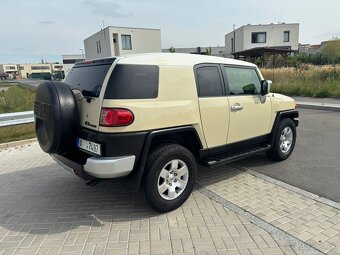Toyota FJ Cruiser bez koroze, skvělý originální stav - 9