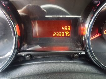 Predám Peugeot 3008 r.2016 1.2benzin - 9