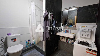 Na predaj veľký polyfunkčný obchodný priestor s rodinným dom - 9